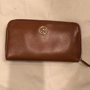 Authentic Tory Burch Robinson Zip Continental
